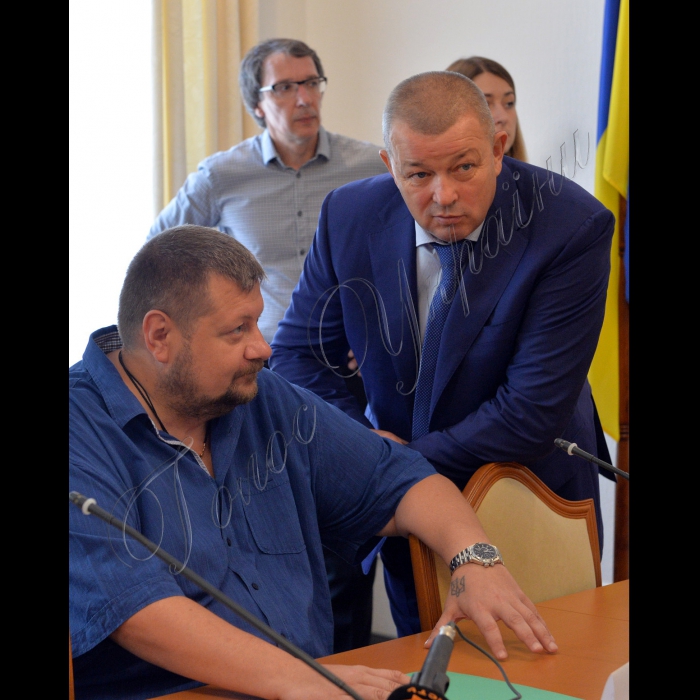 Відбулось  чергове засідання Тимчасової слідчої комісії Верховної Ради України з питань розслідування обставин конфлікту  в Закарпатській області (вул. Садова, 3а, зала засідань №727). До участі у засіданні ТСК запрошені народні депутатипредставники Генеральної прокуратури України, Міністерства Внутрішніх справ України, СБУ, Державної фіскальної служби України, Державної прикордонної служби України.
народні депутати Ігор Мосійчук, голова ТСК Микола Паламарчук