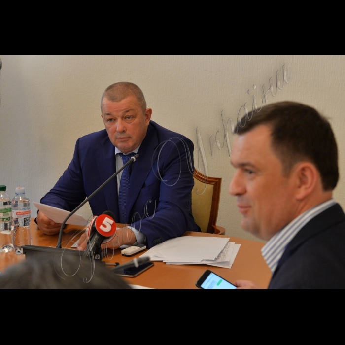 Відбулось  чергове засідання Тимчасової слідчої комісії Верховної Ради України з питань розслідування обставин конфлікту  в Закарпатській області (вул. Садова, 3а, зала засідань №727). До участі у засіданні ТСК запрошені народні депутатипредставники Генеральної прокуратури України, Міністерства Внутрішніх справ України, СБУ, Державної фіскальної служби України, Державної прикордонної служби України.
голова ТСК Микола Паламарчук, Валерій Пацкан