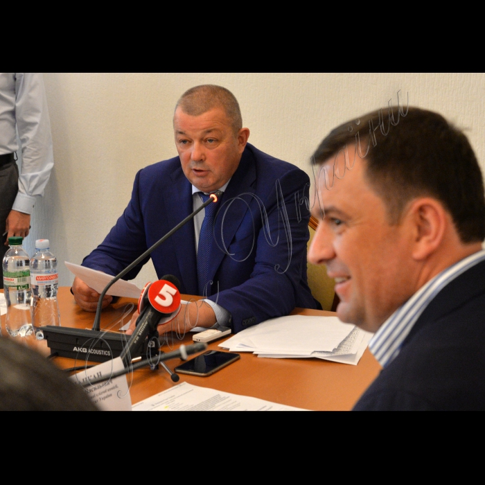 Відбулось  чергове засідання Тимчасової слідчої комісії Верховної Ради України з питань розслідування обставин конфлікту  в Закарпатській області (вул. Садова, 3а, зала засідань №727). До участі у засіданні ТСК запрошені народні депутатипредставники Генеральної прокуратури України, Міністерства Внутрішніх справ України, СБУ, Державної фіскальної служби України, Державної прикордонної служби України.
голова ТСК Микола Паламарчук, Валерій Пацкан