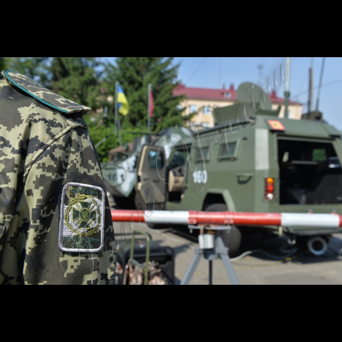 В Головному центрі зв’язку, автоматизації та захисту інформації Державної прикордонної служби України зібрались офіцери зв’язку з усіх прикордонних підрозділів. Військовослужбовці навчалися досконало використовувати новітнє та унікальне обладнання, яке надходить в підрозділи, в тому числі й на сході України. Було продемонстровані сучасні технічні засоби, серед яких інформаційно-телекомунікаційні апаратні «СКІТА» на базі «БТР-70», «Кугуара», «Фольксвагена «Амарок», «Ленд Ровера», а також програмно-технічний комплекс автоматизованого контролю «Гарт – 1П» на базі автомобіля «Фіат Дукато»