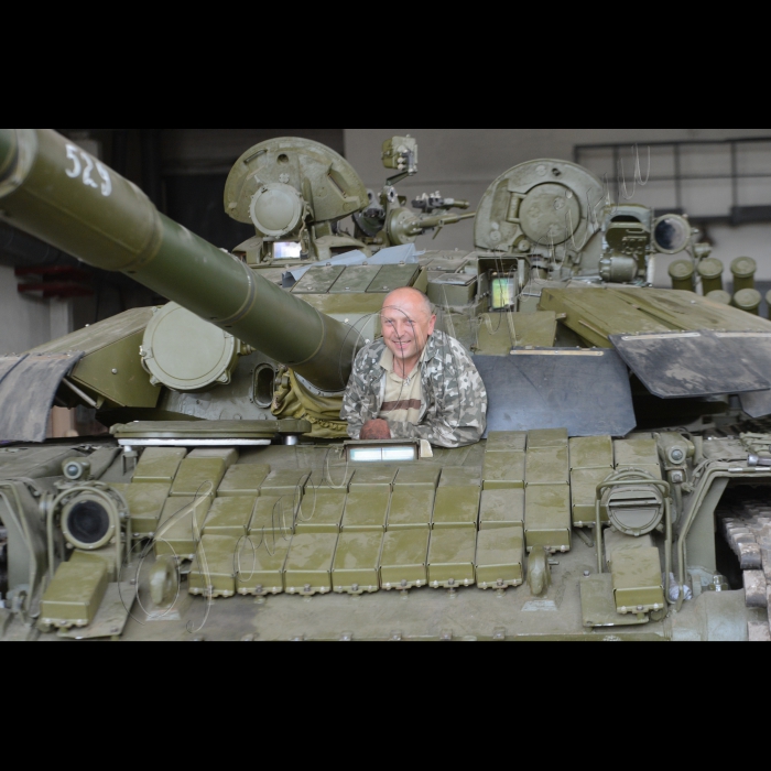 Секретар РНБОУ Олександр Турчинов відвідав «Київський бронетанковий завод», де пройшло випробування техніки та озброєння (ДП «Київський бронетанковий завод»