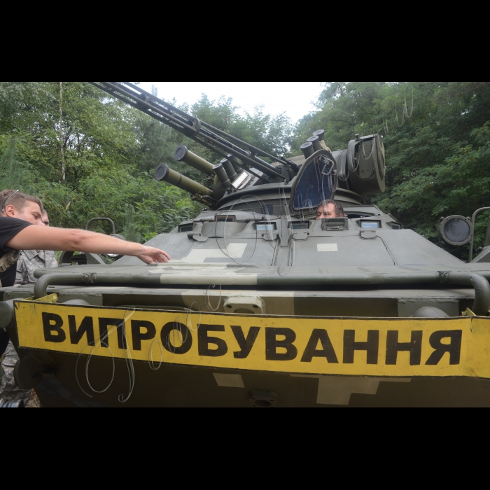 Секретар РНБОУ Олександр Турчинов відвідав «Київський бронетанковий завод», де пройшло випробування техніки та озброєння (ДП «Київський бронетанковий завод»