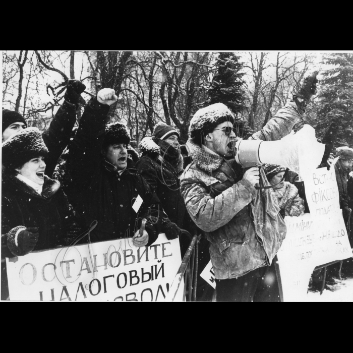 03.02.1998.
Пікети підприємців біля ВР 