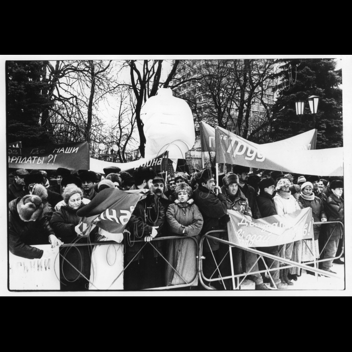 24.03.1998.
Мітинги біля ВР.
