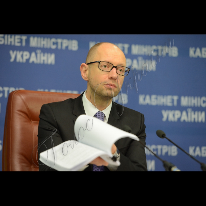 29 жовтня 2014. Брифінг Прем’єр-міністра України Арсенія Яценюка.