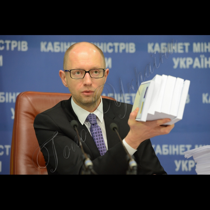 29 жовтня 2014. Брифінг Прем’єр-міністра України Арсенія Яценюка.