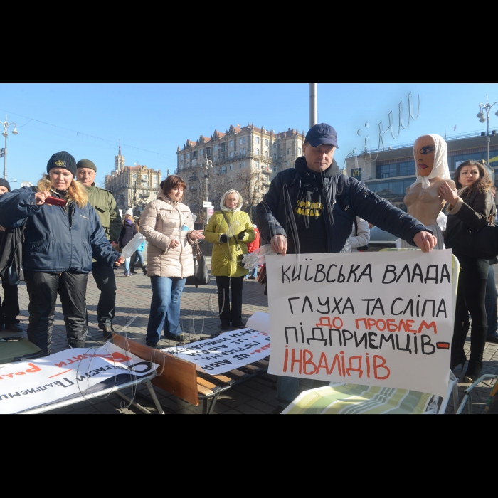 28 жовтня 2014.  Відбулася акція підприємців-інвалідів та пенсіонерів - власників МАФ (ТС) проти нарахування пайових внесків в утримання об’єктів благоустрою в необгрунтовано високих розмірах, збереження робочих місць інвалідів та пенсіонерів. Інваліди та пенсіонери прийшли під Департамент містобудування та архітектури  КМДА з лежаками, адже після сплати нарахованих їм платежів вони будуть змушені жити на вулиці!