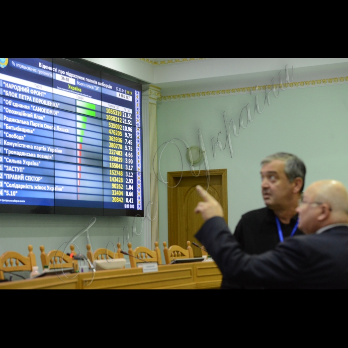 27 жовтня 2014. Брифінг у Центральній виборчій комісії Голови ЦВК Михайла Охендовського щодо попередніх підсумків голосування на позачергових виборах до Верховної Ради України 
