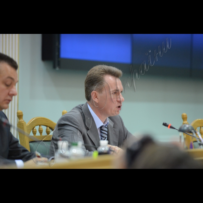 27 жовтня 2014. Брифінг у Центральній виборчій комісії Голови ЦВК Михайла Охендовського щодо попередніх підсумків голосування на позачергових виборах до Верховної Ради України 