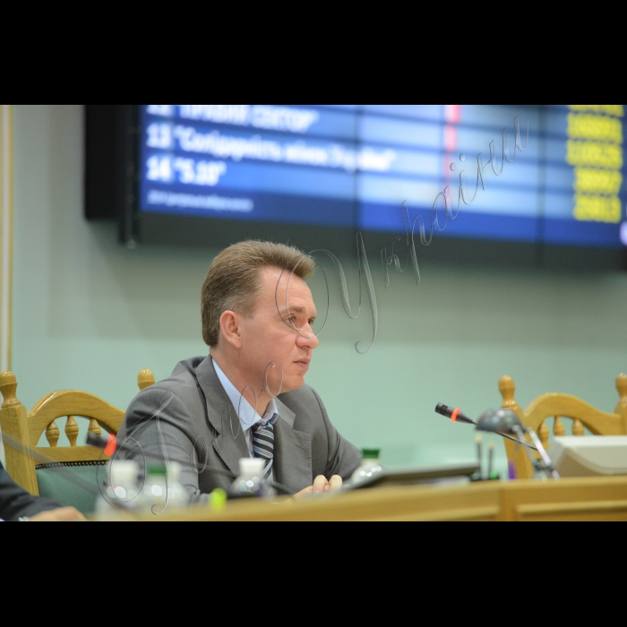 27 жовтня 2014. Брифінг у Центральній виборчій комісії Голови ЦВК Михайла Охендовського щодо попередніх підсумків голосування на позачергових виборах до Верховної Ради України 
