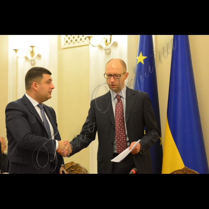 22 жовтня 2014. Засідання Кабміну України у форматі селекторної наради з головами ОДА з питань початку опалювального сезону.
Віце-прем'єр-міністр - міністр регіонального розвитку, будівництва та житлово-комунального господарства України Володимир Гройсман, прем’єр-міністр України Арсеній Яценюк
