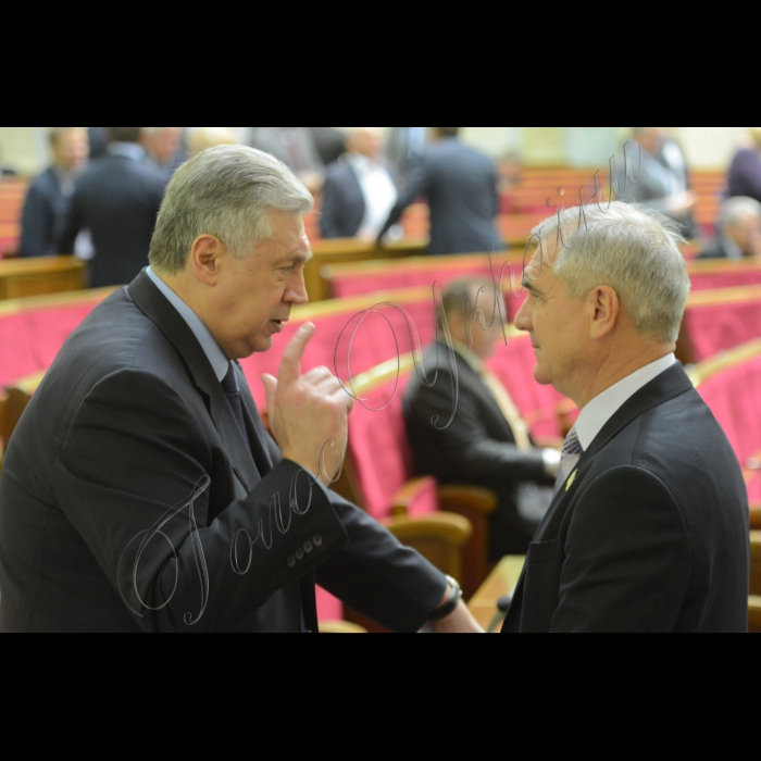 20 жовтня 2014. Позачергове Пленарне засідання Верховної Ради
Прийнято закон про внесення змін до деяких законодавчих актів України (щодо деяких питань спадкування) за реєстр. №5141. Та про затвердження Загальнодержавної цільової соціальної програми протидії ВІЛ-інфекції /СНІДу на 2014-2018 роки (реєстр. №4384а).
Володимир Вечерко , Олександр Козуб 

