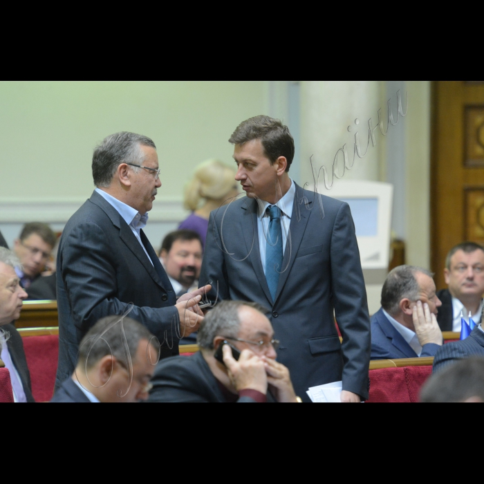 20 жовтня 2014. Позачергове Пленарне засідання Верховної Ради
Прийнято закон про внесення змін до деяких законодавчих актів України (щодо деяких питань спадкування) за реєстр. №5141. Та про затвердження Загальнодержавної цільової соціальної програми протидії ВІЛ-інфекції /СНІДу на 2014-2018 роки (реєстр. №4384а).
Анатолій Гриценко , Олесь Доній 
