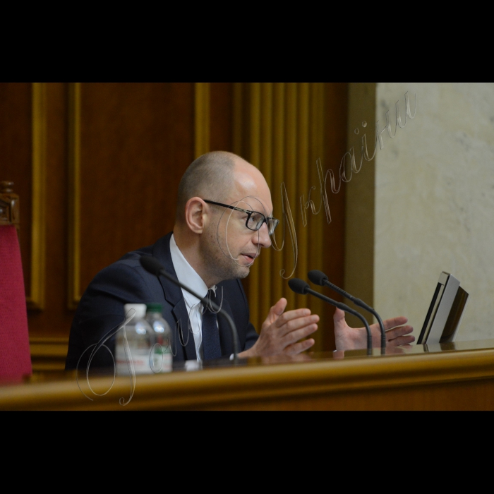 20 жовтня 2014. Позачергове Пленарне засідання Верховної Ради
Прийнято закон про внесення змін до деяких законодавчих актів України (щодо деяких питань спадкування) за реєстр. №5141. Та про затвердження Загальнодержавної цільової соціальної програми протидії ВІЛ-інфекції /СНІДу на 2014-2018 роки (реєстр. №4384а).
Арсеній Яценюк