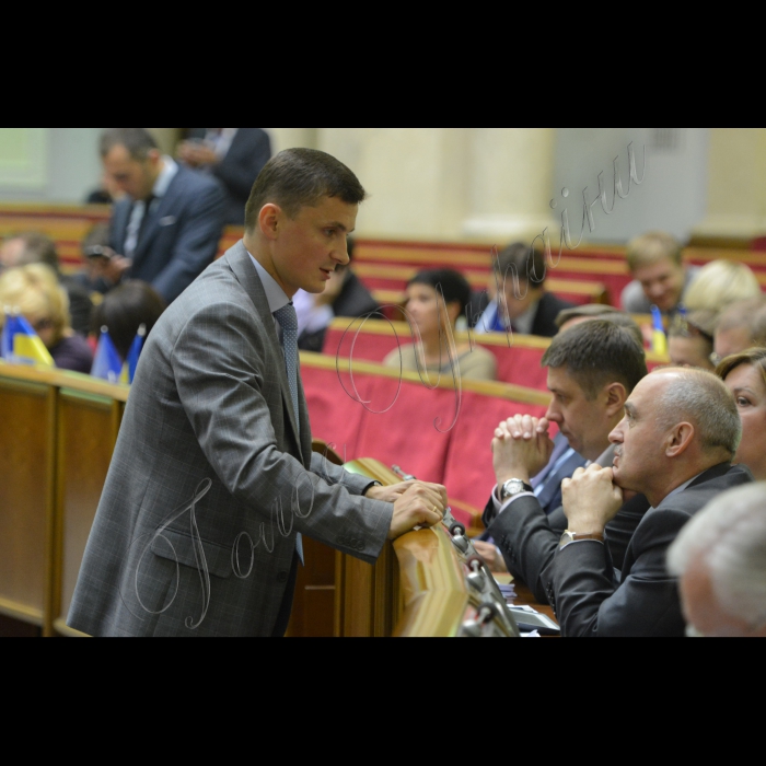 20 жовтня 2014. Позачергове Пленарне засідання Верховної Ради
Прийнято закон про внесення змін до деяких законодавчих актів України (щодо деяких питань спадкування) за реєстр. №5141. Та про затвердження Загальнодержавної цільової соціальної програми протидії ВІЛ-інфекції /СНІДу на 2014-2018 роки (реєстр. №4384а).

Михайло Головко , Вячеслав Кириленко , Іван Стойко
