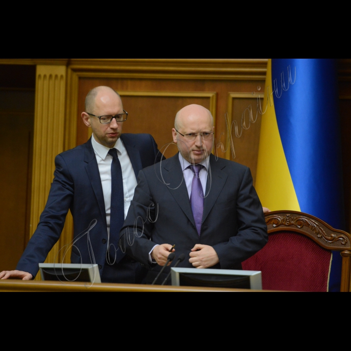 20 жовтня 2014. Позачергове Пленарне засідання Верховної Ради
Прийнято закон про внесення змін до деяких законодавчих актів України (щодо деяких питань спадкування) за реєстр. №5141. Та про затвердження Загальнодержавної цільової соціальної програми протидії ВІЛ-інфекції /СНІДу на 2014-2018 роки (реєстр. №4384а).
Арсеній Яценюк , Олександр Турчинов