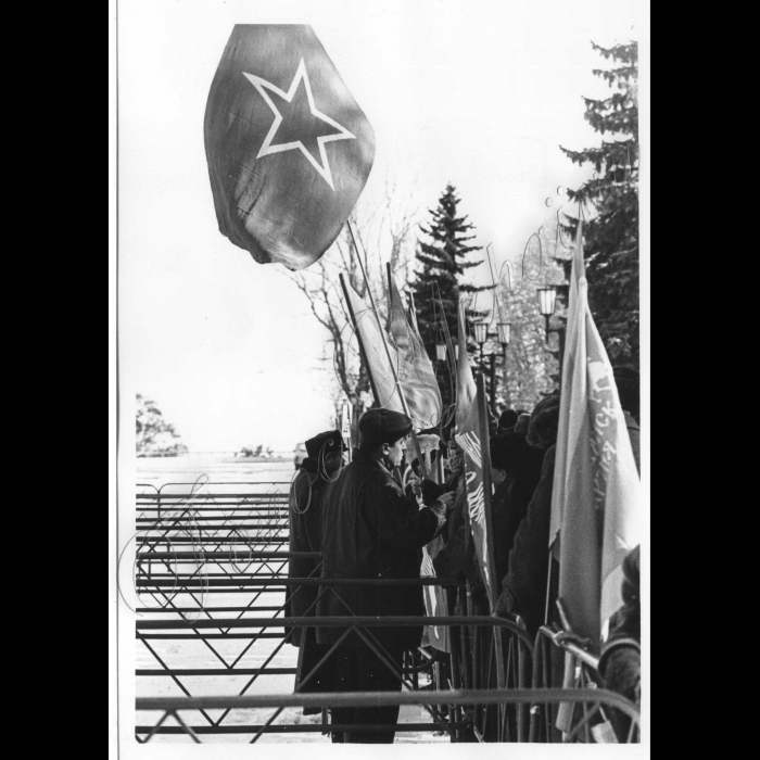 17.03.1999.
Біля Адміністрації Президента.
