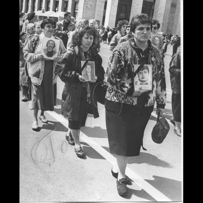 25.04.1999.
Київ. Хрещатик.
