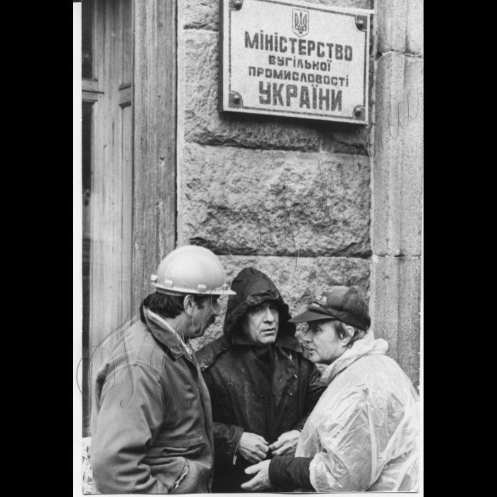 14.05.1999.
Пікетування шахтарів Луганська та Горлівки біля Міністерства вугільної промисловості.