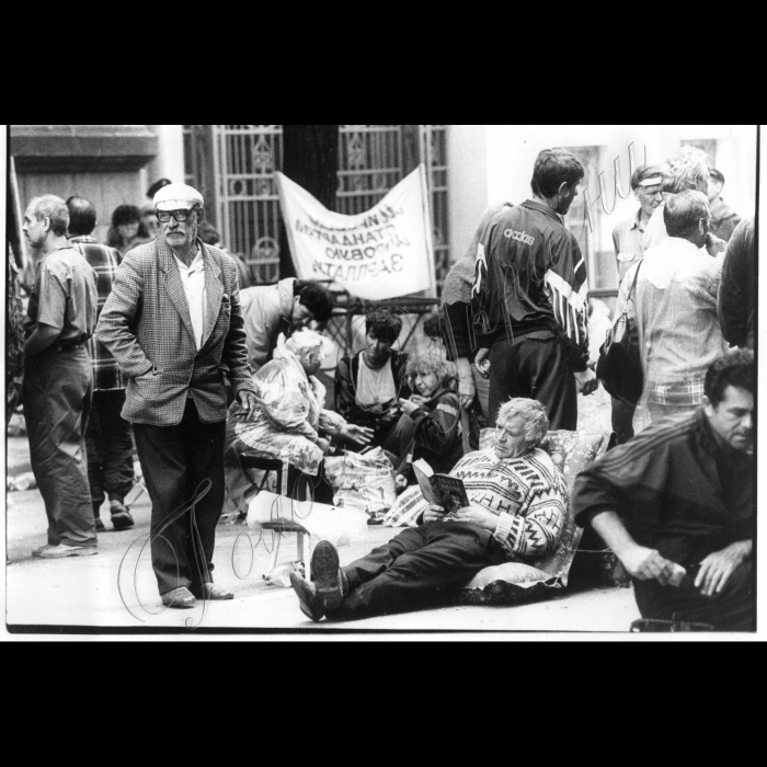 22.06.1999.
Пікети шахтарів та їх дружин на Банковій.