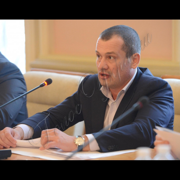 14 жовтня 2014. Комітетські слухання на тему: 