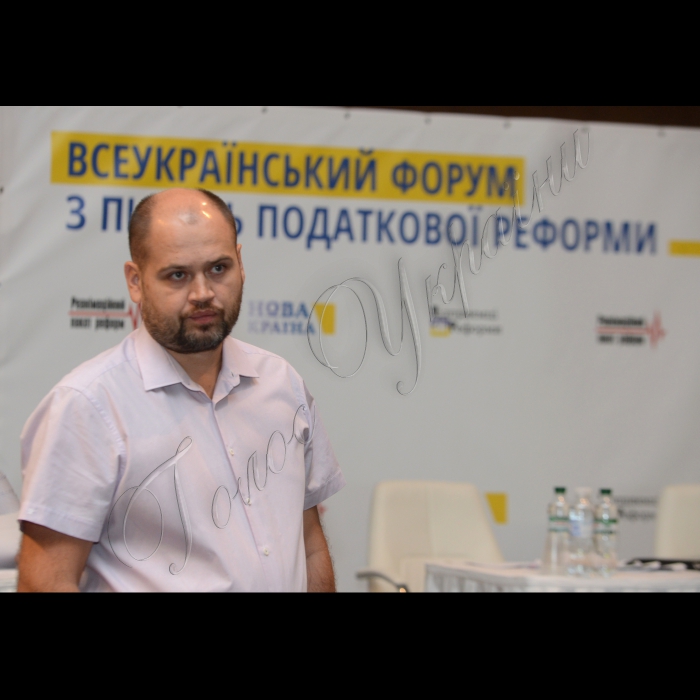 20 серпня 2015
Відбувся Всеукраїнський форум з питань податкової реформи. Організатори: Громадянська Платформа Нова Країна спільно з Українською федерацією індустрії безпеки та Реанімаційним пакетом реформ. В програмі: презентація єдиної концепції податкової реформи; панельна дискусія. Учасники: Максим Нефьодов, заст.міністра економіки; Андрій Журжій, народний депутат ВРУ;  Олександр Кірш, народний депутат ВРУ;  
Андрій Журжій, народний депутат України
