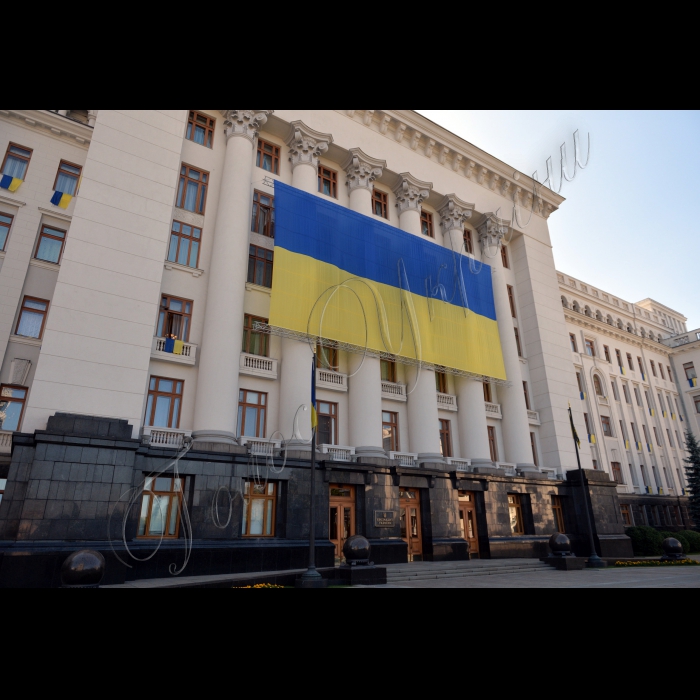 Прапор України на будівлі Адміністрації Президента України до Дня Незалежності України