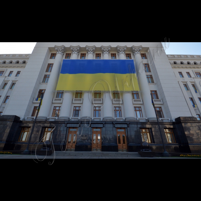 Прапор України на будівлі Адміністрації Президента України до Дня Незалежності України