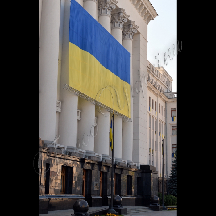 Прапор України на будівлі Адміністрації Президента України до Дня Незалежності України