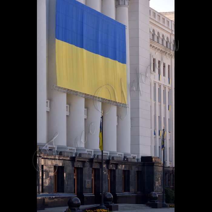 Прапор України на будівлі Адміністрації Президента України до Дня Незалежності України