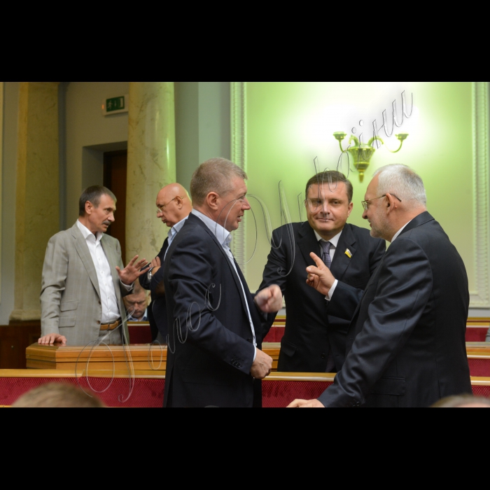 Засідання ВР щодо змін до змін до Конституції.
Сергій Ларін, Сергій Львочкін, Ігор Шурма (ОП)