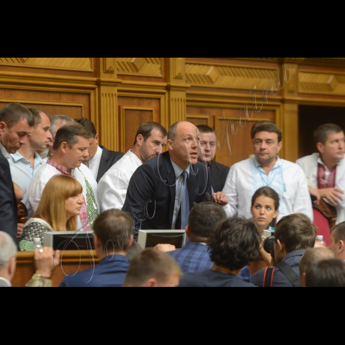 Засідання ВР щодо змін до змін до Конституції.