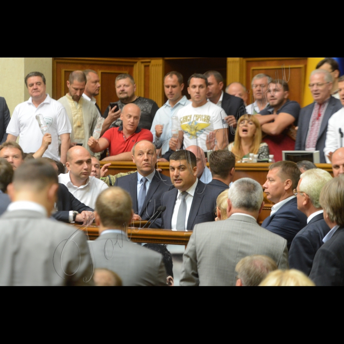 Засідання ВР щодо змін до змін до Конституції.