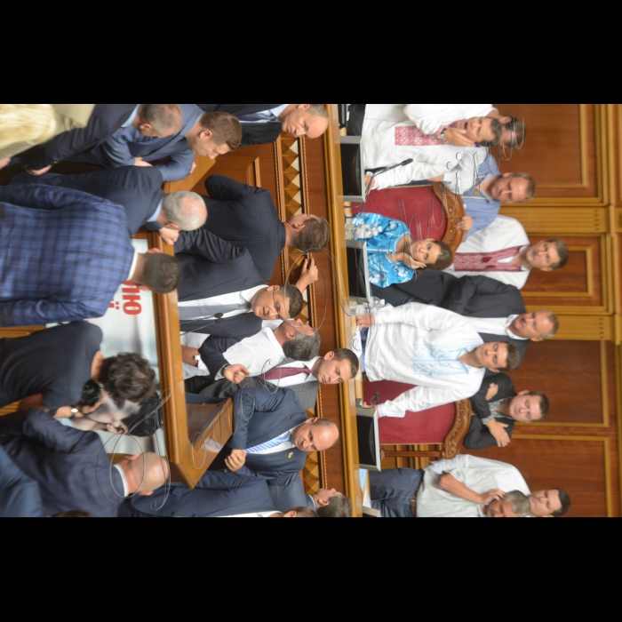 Засідання ВР щодо змін до змін до Конституції.
