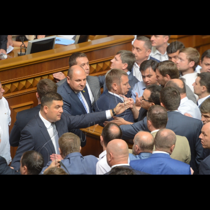 Засідання ВР щодо змін до змін до Конституції.