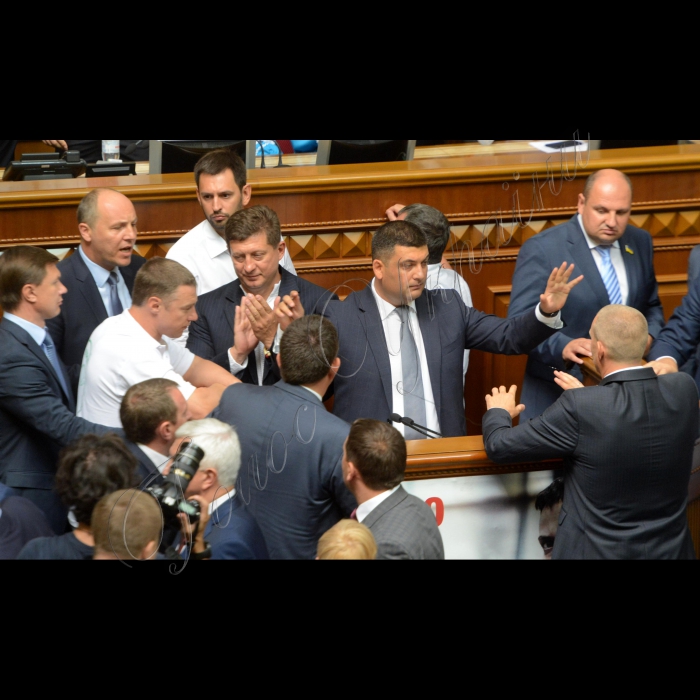Засідання ВР щодо змін до змін до Конституції.