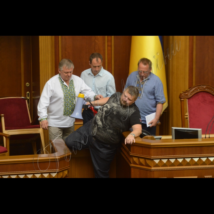 Засідання ВР щодо змін до змін до Конституції.