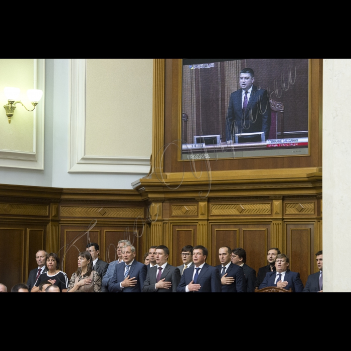 1 вересня 2015
Відкриття 3-ї сесії Верховної ради України III скликання у присутності представників Кабінету міністрів, посадовців і представників інших гілок влади. Присутні хвилиною мовчання вшанували пам’ять правоохоронців, які загинули внаслідок сутичок під Верховною Радою України 31 серпня 2015. 
