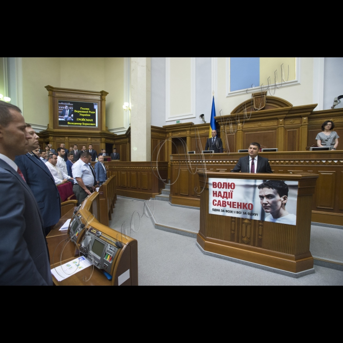 1 вересня 2015
Відкриття 3-ї сесії Верховної ради України III скликання у присутності представників Кабінету міністрів, посадовців і представників інших гілок влади. Присутні хвилиною мовчання вшанували пам’ять правоохоронців, які загинули внаслідок сутичок під Верховною Радою України 31 серпня 2015. 
