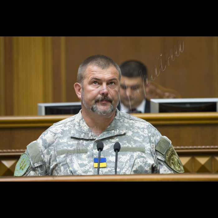 1 вересня 2015
Відкриття 3-ї сесії Верховної ради України III скликання у присутності представників Кабінету міністрів, посадовців і представників інших гілок влади. Присутні хвилиною мовчання вшанували пам’ять правоохоронців, які загинули внаслідок сутичок під Верховною Радою України 31 серпня 2015. 
На трибуні Юрій Береза, який оголосив хвилину мовчання за загиблими