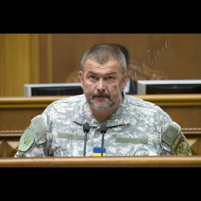 1 вересня 2015
Відкриття 3-ї сесії Верховної ради України III скликання у присутності представників Кабінету міністрів, посадовців і представників інших гілок влади. Присутні хвилиною мовчання вшанували пам’ять правоохоронців, які загинули внаслідок сутичок під Верховною Радою України 31 серпня 2015. 
На трибуні Юрій Береза, який оголосив хвилину мовчання за загиблими