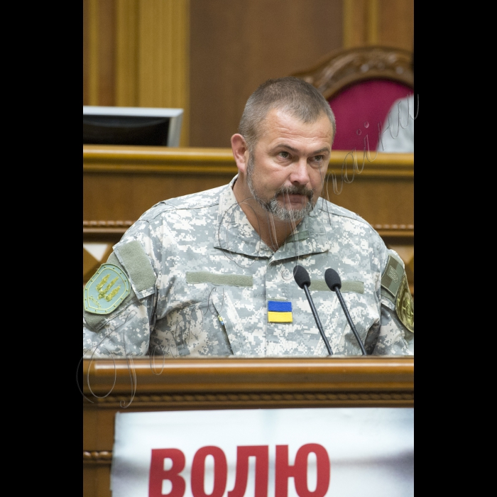 1 вересня 2015
Відкриття 3-ї сесії Верховної ради України III скликання у присутності представників Кабінету міністрів, посадовців і представників інших гілок влади. Присутні хвилиною мовчання вшанували пам’ять правоохоронців, які загинули внаслідок сутичок під Верховною Радою України 31 серпня 2015. 
На трибуні Юрій Береза, який оголосив хвилину мовчання за загиблими