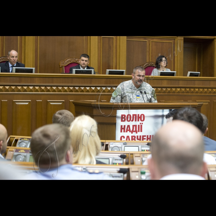 1 вересня 2015
Відкриття 3-ї сесії Верховної ради України III скликання у присутності представників Кабінету міністрів, посадовців і представників інших гілок влади. Присутні хвилиною мовчання вшанували пам’ять правоохоронців, які загинули внаслідок сутичок під Верховною Радою України 31 серпня 2015. 
На трибуні Юрій Береза, який оголосив хвилину мовчання за загиблими