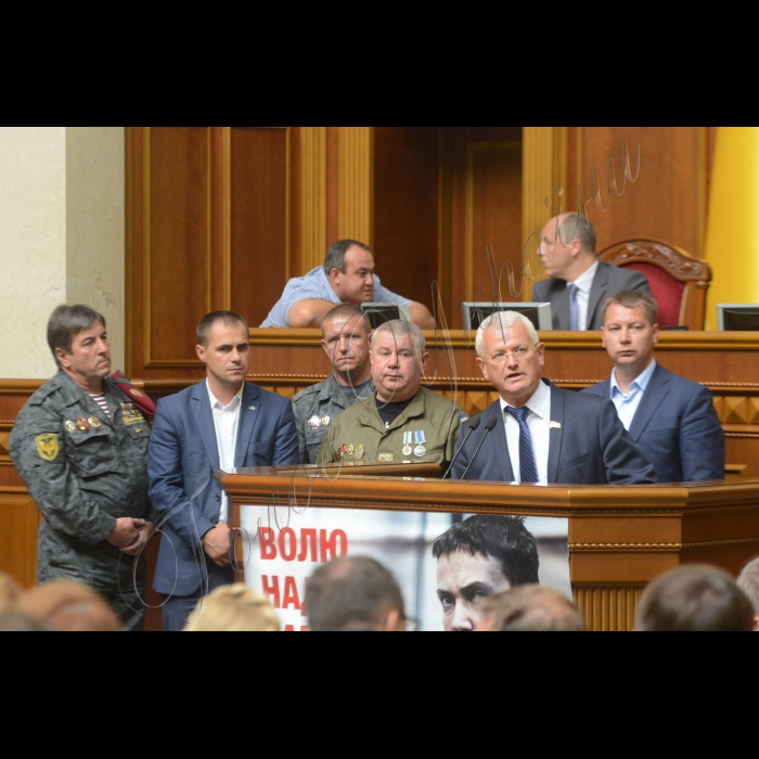 2 вересня 2015 р.

Засідання ВР.
Заява фр.Порошенко за трибуною народний депутат Співаковський Олександр