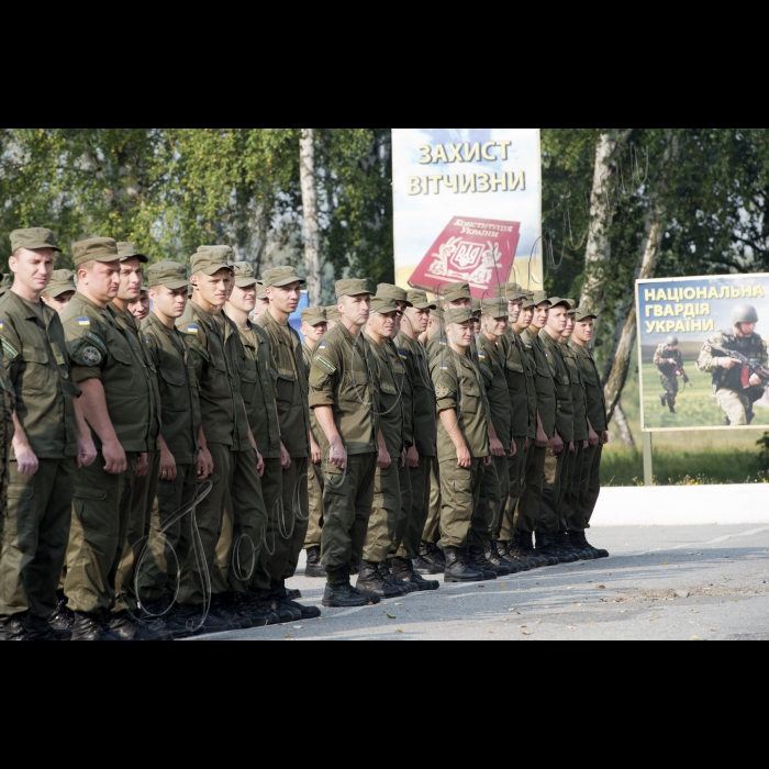 03 вересня 2015
Голова ВР України Володимир Гройсман взяв участь у церемонії прощання із військовослужбовцями Дмитром Сластніковим та Олександром Костиною, які загинули від отриманих поранень під час сутичок під будівлею Верховної Ради України 31 серпня (військова частина №3027 Національної гвардії України, с. Нові Петрівці).
