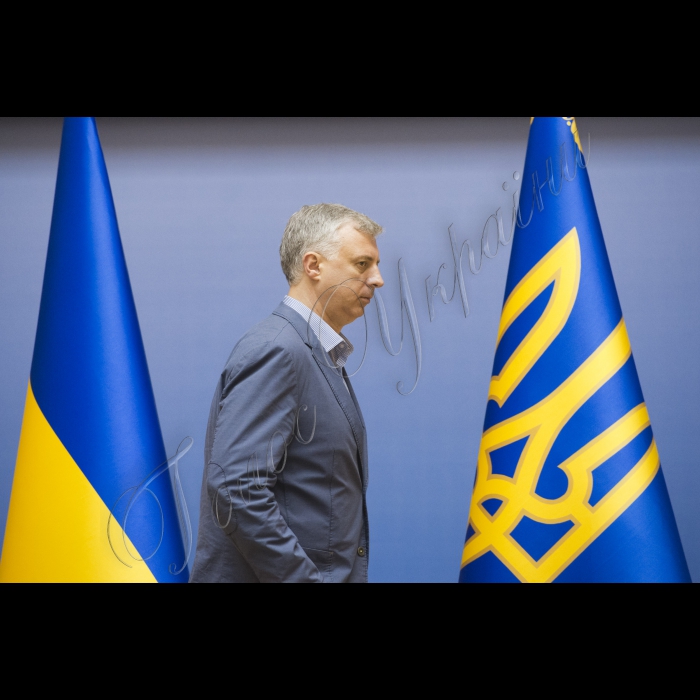 08 вересня 2015
Голова ВР України Володимир Гройсман, Президент України Петро Порошенко взяли участь у розширеному засіданні Кабінету міністрів України.
Міністр освіти і науки України Сергій Квіт