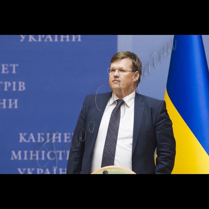 08 вересня 2015
Голова ВР України Володимир Гройсман, Президент України Петро Порошенко взяли участь у розширеному засіданні Кабінету міністрів України.
Міністр соціальної політики України Павло Розенко