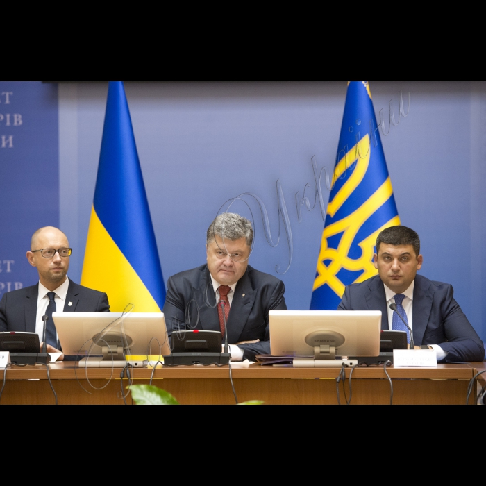 08 вересня 2015
Голова ВР України Володимир Гройсман, Президент України Петро Порошенко взяли участь у розширеному засіданні Кабінету міністрів України.
