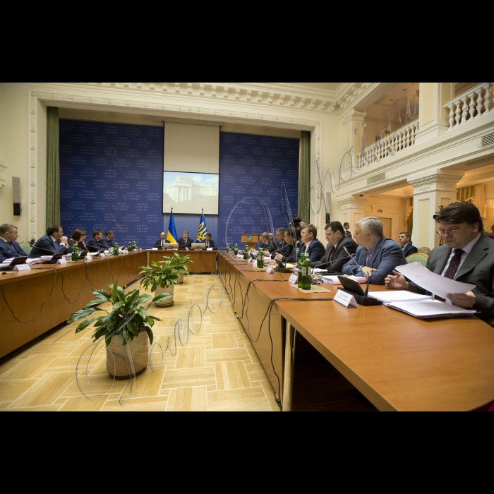 08 вересня 2015
Голова ВР України Володимир Гройсман, Президент України Петро Порошенко взяли участь у розширеному засіданні Кабінету міністрів України.
