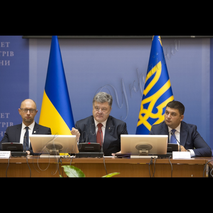 08 вересня 2015
Голова ВР України Володимир Гройсман, Президент України Петро Порошенко взяли участь у розширеному засіданні Кабінету міністрів України.
